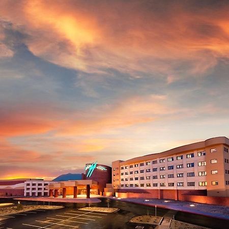 Twin Arrows Navajo Casino Resort 깃대 외부 사진