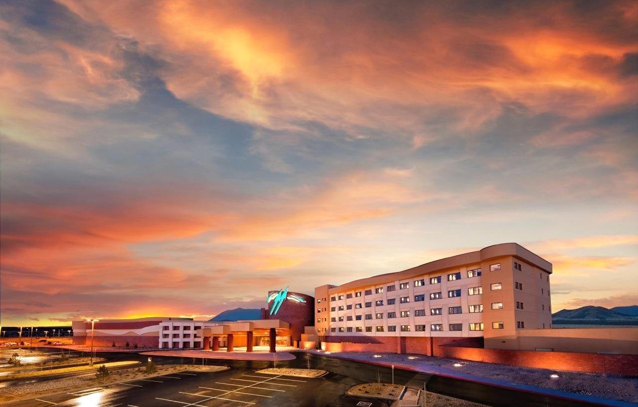 Twin Arrows Navajo Casino Resort 깃대 외부 사진