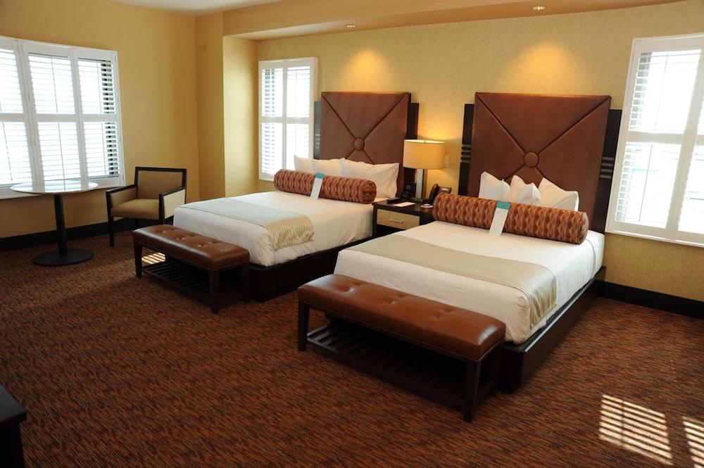 Twin Arrows Navajo Casino Resort 깃대 외부 사진